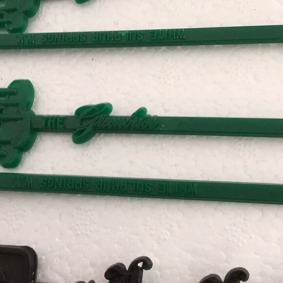 70 vintage swizzle/stirring sticks, including Greenbrier, top of the mark Disney - Picture 10 of 13